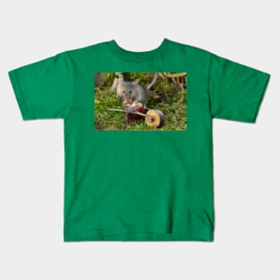 mouse and a wheel barrow Kids T-Shirt